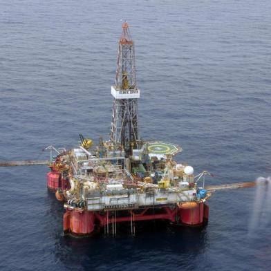 *** Rogerio da Silva - Petróleo 1 ***Visita a plataforma de petróleo SS-11 e navio petroleiro Avaré no campos de Coral e Estrela do mar a 180 km de navegantes no litoral Catarinense.