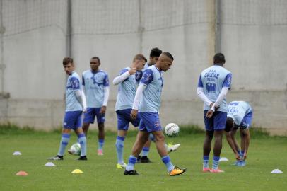  CAXIAS DO SUL, RS, BRASIL, 27/03/2018 - Caxias treina no gramado auxiliar, no estádio Centenário. (Marcelo Casagrande/Agência RBS)