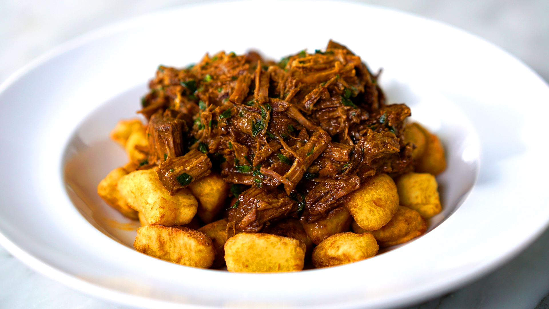 Na cozinha: sirva gnocchi frito com carne de panela | Pioneiro