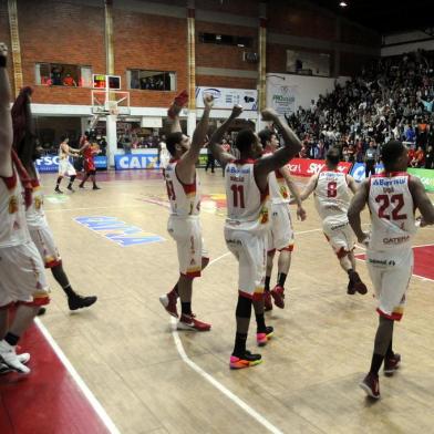  CAXIAS DOS UL, RS, BRASIL, 27/03/2018 - Caxias Basquete enfrenta o Paulistano na última rodada do NBB 10. (Marcelo Casagrande/Agência RBS)