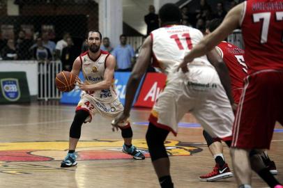  CAXIAS DOS UL, RS, BRASIL, 27/03/2018 - Caxias Basquete enfrenta o Paulistano na última rodada do NBB 10. (Marcelo Casagrande/Agência RBS)