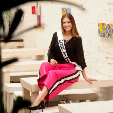  CAXIAS DO SUL, RS, BRASIL, 23/03/2018. Miss Caxias do Sul escolhida através de casting, Tauana Stevie, 22, está entre as classificadas para a final do Miss Rio Grande do Sul. Conversamos com a jovem, que até dois meses atrás trabalhava como atendente em um posto de combustível.  (Diogo Sallaberry/Agência RBS)