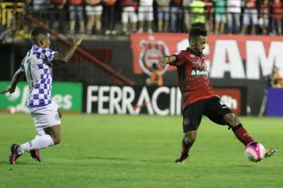 Arthur, lateral-esquerdo, em jogodo Brasil-Pel contra o São José, no Bento Freitas, em Pelotas, pela semifinal do Gauchão