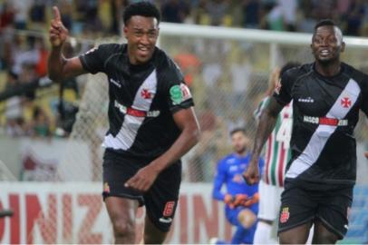 Fabrício, lateral do Vasco, comemorando seu gol