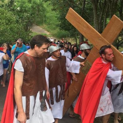 Celebraão da Paixão de Cristo nos Pavilhões da Festa da Uva, em Caxias.