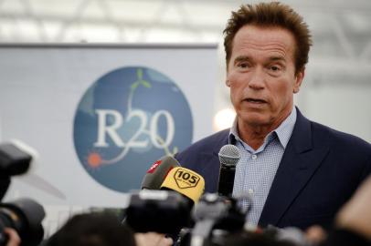 Geneva : Former Governor of California and Founding Chair of the R20 Regions of Climate Action organization, Arnold Schwarzenegger, delivers a speech during his visit to the Geneva International Motor Show's Green Pavilion on March 8, 2012 in Geneva. The R20 is a non-profit organization working with sub national governments to implement low-carbon economic  AFP PHOTO / FABRICE COFFRINI 