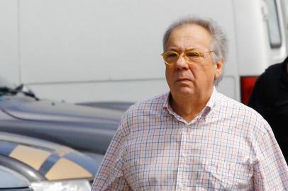 PF DEFLAGRA OPERAÇÃO SKALASP - PF/SKALA - GERAL - Na foto o dono da Rodrimar, Antonio Grecco chega à sede da Superintendência da Polícia Federal em São Paulo. A Polícia Federal deflagrou na manhã desta quinta-feira (29), a Operação Skala, que investiga propina sobre a empresa Rodrimar no Porto de Santos. Em São Paulo está sendo pedido buscas e apreensões e prisão do dono da Rodrimar e do ex-assessor e melhor amigo do Presidente Michel Temer, José Yunes. 29/03/2018 - Foto: ALOISIO MAURICIO/FOTOARENA/FOTOARENA/ESTADÃO CONTEÚDOEditoria: GERALLocal: SÃO PAULOIndexador: ALOISIO MAURICIOFonte: 1506420Fotógrafo: FOTOARENA