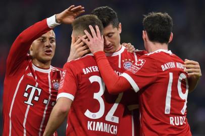 (LtoR) Bayern Munich's Spain midfielder Thiago, Bayern Munich's midfielder Joshua Kimmich, Bayern Munich's Polish striker Robert Lewandowski and Bayern Munich's German midfielder Sebastian Rudy celebrate the sixth goal for Munich during the German first division Bundesliga football match FC Bayern Munich vs Borussia Dortmund in Munich, southern Germany, on March 31, 2018. Munich won the match 6-0. / AFP PHOTO / Christof STACHE / RESTRICTIONS: DURING MATCH TIME: DFL RULES TO LIMIT THE ONLINE USAGE TO 15 PICTURES PER MATCH AND FORBID IMAGE SEQUENCES TO SIMULATE VIDEO. == RESTRICTED TO EDITORIAL USE == FOR FURTHER QUERIES PLEASE CONTACT DFL DIRECTLY AT + 49 69 650050 / RESTRICTIONS: DURING MATCH TIME: DFL RULES TO LIMIT THE ONLINE USAGE TO 15 PICTURES PER MATCH AND FORBID IMAGE SEQUENCES TO SIMULATE VIDEO. == RESTRICTED TO EDITORIAL USE == FOR FURTHER QUERIES PLEASE CONTACT DFL DIRECTLY AT + 49 69 650050