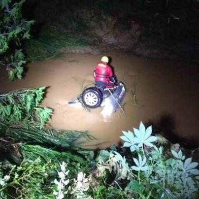 casal morre em carro em Blumenau