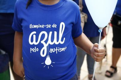  PORTO ALEGRE, RS, BRASIL, 02/04/2017 : Ações na Redenção pelo Dia Mundial de Conscientização do Autismo.(FOTO: CAMILA DOMINGUES/ESPECIAL)