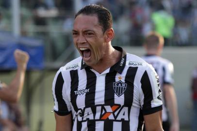 MG - ATLÉTICO-MG-CRUZEIRO - ESPORTES - O jogador Ricardo Oliveira comemora gol durante a partida entre Atlético MG e Cruzeiro MG, válida pelo primeiro jogo da final do Campeonato Mineiro na Arena Independência em Belo Horizonte (MG), neste domingo (01). 01/04/2018 - Foto: FERNANDO MORENO/FUTURA PRESS/FUTURA PRESS/ESTADÃO CONTEÚDO