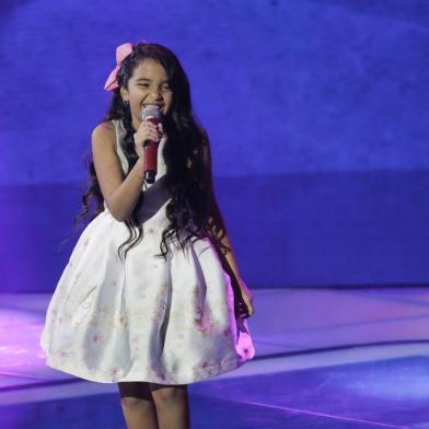 Mariah Yohana, cantando  ¿Uni Duni Tê¿, do Trem da Alegria, no The Voice Kids