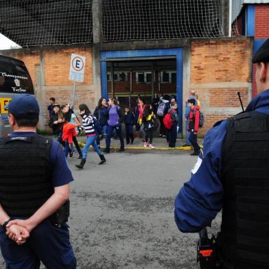  CAXIAS DO SUL, RS, BRASIL (02/04/2018).  Escola Luciano Corsetti recebe o policiamento da Gurda Municipal.  (Roni Rigon/Pioneiro).