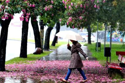  PORTO ALEGRE-RS-BRASIL- 02/04/2018- Clima em Porto alegre no começo de mês de abril. Volta do Mercado Público. FOTO FERNANDO GOMES/ ZERO HORA.