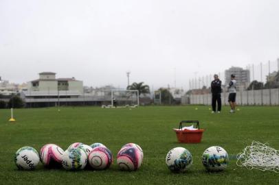  CAXIAS DO SUL, RS, BRASIL, 27/03/2018 - Caxias treina no gramado auxiliar, no estádio Centenário. (Marcelo Casagrande/Agência RBS)