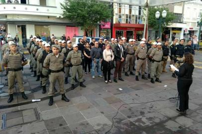 POLICIAIS SÃO HOMENAGEADOS EM BENTO GONÇALVES: a solenidade foi promovida pela prefeitura da cidade aos policiais que participaram do confronto e captura dos assaltantes envolvidos no roubo a carro-forte no mês de fevereiro.Fotos: Brigada Militar