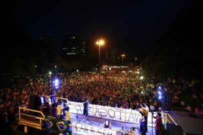  PORTO ALEGRE, RS, BRASIL, 03/04/2018- Protesto contra o ex-presidente Lula que ocorre no Parcão. (FOTOGRAFO: ANSELMO CUNHA / AGENCIA RBS)