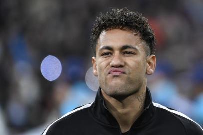 Paris Saint-Germains Brazilian forward Neymar grimaces as he lines up before the UEFA Champions League round of sixteen first leg football match Real Madrid CF against Paris Saint-Germain (PSG) at the Santiago Bernabeu stadium in Madrid on February 14, 2018.   / AFP PHOTO / CHRISTOPHE SIMON