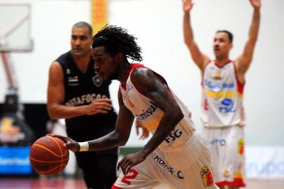  CAXIAS DO SUL, RS, BRASIL 03/04/2018Caxias Basquete x Botafogo, jogo válido pelo NBB 10 no ginásio do Vascão. (Felipe Nyland/Agência RBS)