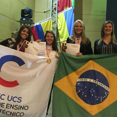 Estudantes caxienses conquistam o 1º lugar em Festival de Ciência e Tecnologia na Tunísia. Alunas do Cetec apresentaram projeto na área ambiental.