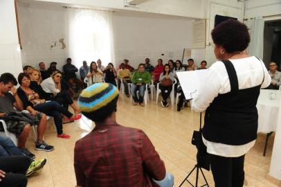  Caxias do Sul, RS, BrasiL (04/04/2018)  Igreja Católica, na paróqui de Loordes, promove encontros com moradores de rua, visando sua regeneração social. Frei Jaime Betega leva sua mensagem de conforto para o grupo.