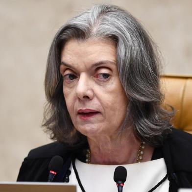  Brazils Supreme Court chief, judge Carmen Lucia, takes part in a court session in Brasilia on April 4, 2018. Tension soared in Latin Americas largest country ahead of the court showdown, with both backers and opponents of Lula -currently the heavy favorite for the October polls- warning of a threat to democracy. / AFP PHOTO / EVARISTO SAEditoria: CLJLocal: BrasiliaIndexador: EVARISTO SASecao: justice and rightsFonte: AFPFotógrafo: STF