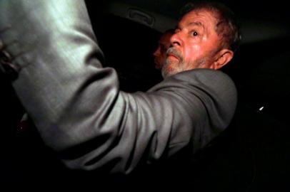 Former Brazilian President Luiz Inacio Lula da Silva arrives at his home in Sao Bernardo do CampoFormer Brazilian President Luiz Inacio Lula da Silva arrives at his home in Sao Bernardo do Campo, Brazil April 4, 2018 REUTERS/Paulo Whitaker ORG XMIT: PW01Local: SAO BERNARDO DO CAMPO ;BRAZIL