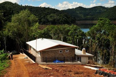  VACARIA, RS, BRASIL, 05/04/2018. A Polícia Civil está investigando o desaparecimento de três homens em uma propriedade rural no interior de Vacaria, às margens do Rio Pelotas. De acordo com o delegado Anderson Silveira de Lima, um barco a deriva foi encontrado próximo do local onde eles foram vistos pela última vez. (Diogo Sallaberry/Agência RBS)