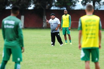  FARROUPILHA, RS, BRASIL, 02/03/2018. Treino do Juventude no Estádio das Castanheiras. Na foto, o novo técnico do Juventude, Julinho Camargo. (Diogo Sallaberry/Agência RBS)