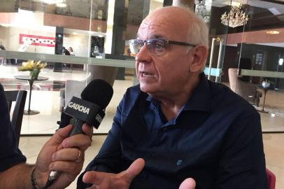 Romildo Bolzan comenta possível ida de Renato ao Flamengo