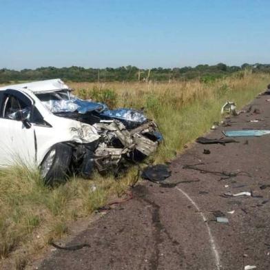 Três pessoas morreram em acidente entre carro e carreta em São Pedro do Sul