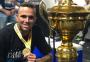 Jogadores do Grêmio postam fotos com a taça do Gauchão