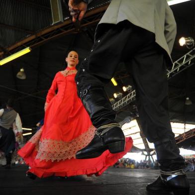  CAXIAS DO SUL, RS, BRASIL 08/04/2018Festival de danças Campos dos Bugres nos pavilhões da Festa da Uva em Caxias do Sul. (Felipe Nyland/Agência RBS)