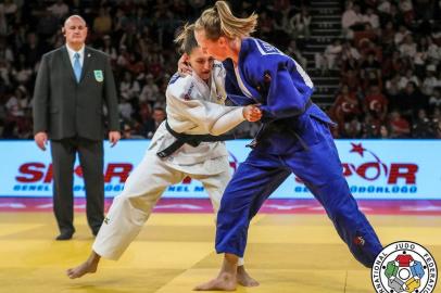  Aléxia Castilhos conquista o bronze no Grand Prix de Antalya, na Turquia.