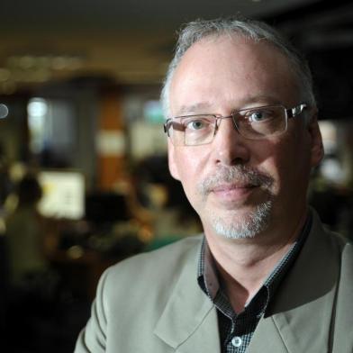  CAXIAS DO SUL, RS, BRASIL 16/11/2015Marcos Fernando Kirst lança livro a Sombra de Clara. (Felipe Nyland/Agência RBS)Indexador: Felipe Nyland                   