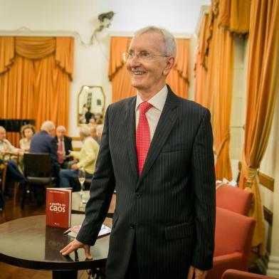 Livro Partilha do Caos, de Carlos Saldanha Legendre, foi lançado em Porto Alegre. NA FOTO: Carlos Saldanha Legendre