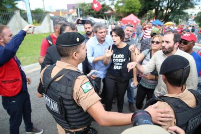  CURITIBA, PR, BRASIL, 09-04-2018. Movimento na Policia Federal, onde está preso o ex-presidente Lula. (FERNANDO GOMES/AGÊNCIA RBS)