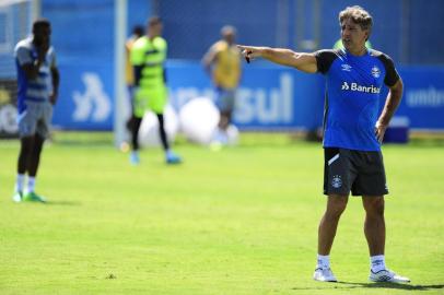 PORTO ALEGRE, RS, BRASIL - 16/03/2018 - Treino do Grêmio antes do Gre-Nal 414, válido pelas quartas de final do Gauchão 2018. Na foto: Renato Gaúcho (Lauro Alves/Agência RBS)