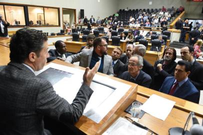 Sessão da Câmara Municipal de Porto Alegre que iniciou a votação de emendas do projeto dos aplicativos.