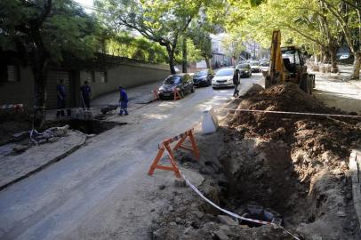  CAXIAS DO SUL, RS, BRASIL, 09/04/2018 - Obra de recapeamento na Dr. Montaury com a Os Dezoito do Forte - trabalhos iniciaram no dia 15 de março e o investimento é de pouco mais de R$ 1 milhão.  (Marcelo Casagrande/Agência RBS)