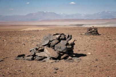  Handout picture released by the ALMA Observatory - ALMA (ESO/NAOJ/NRAO) - on April 9, 2018 showing saywas or calendars of stone, structures that the Incas used to identify and predict astronomical events, according to a group of scientists who discovered the structures in the middle of the Chilean Atacama desert, near Ramaditas, in the northern Antofagasta Region. / AFP PHOTO / ALMA (ESO/NAOJ/NRAO) AND AFP PHOTO / Ralph BENNETT / RESTRICTED TO EDITORIAL USE - MANDATORY CREDIT AFP PHOTO / ALMA (ESO/NAOJ/NRAO) / RALPH BENNETT - NO MARKETING NO ADVERTISING CAMPAIGNS - DISTRIBUTED AS A SERVICE TO CLIENTSEditoria: SCILocal: RamaditasIndexador: RALPH BENNETTSecao: indigenous peopleFonte: AFPFotógrafo: Handout