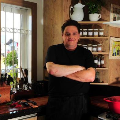  CAXIAS DO SUL, RS, BRASIL, 17/05/2017. Chef Rodrigo Werner de Oliveira grava programa Truques de Cozinha, que estreia neste sábado (dia 20 de maio) na Band RS. (Porthus Junior/Agência RBS)