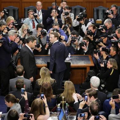 Facebook CEO Mark Zuckerberg Testifies At Joint Senate Commerce/Judiciary HearingWASHINGTON, DC - APRIL 10: Facebook co-founder, Chairman and CEO Mark Zuckerberg (C) speaks with a colleague as he arrives to testify before a combined Senate Judiciary and Commerce committee hearing in the Hart Senate Office Building on Capitol Hill April 10, 2018 in Washington, DC. Zuckerberg, 33, was called to testify after it was reported that 87 million Facebook users had their personal information harvested by Cambridge Analytica, a British political consulting firm linked to the Trump campaign.   Chip Somodevilla/Getty Images/AFPEditoria: POLLocal: WashingtonIndexador: CHIP SOMODEVILLASecao: GovernmentFonte: GETTY IMAGES NORTH AMERICAFotógrafo: STF