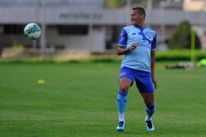  CAXIAS DO SUL, RS, BRASIL, 10/04/2018. Treino do Caxias no campo suplementar. O Caxias se prepara para a estreia na Série D do Campeonato Brasileiro. (Felipe Nyland/Agência RBS)