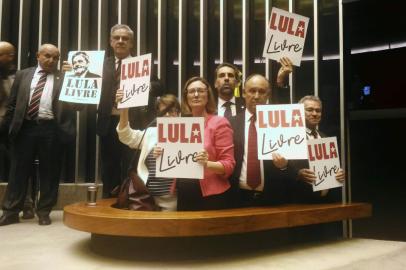 Deputados fazem manifestação pela liberdade de Lula 