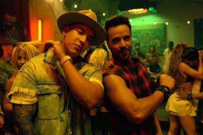 A música Despacito, de Luis Fonsi, alcançou o número 1 da lista Hot 100 da Billboard nesta semana e se tornou a primeira canção em espanhol a reinar nos Estados Unidos desde Macarena, que chegou ao posto em 1996. Sucesso ao redor do mundo.