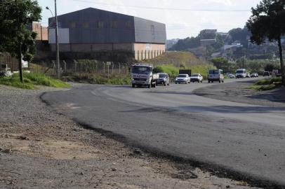  CAXIAS DO SUL, RS, BRASIL, 09/04/2018 - Duplicação da BR 116 está parada em Caxias.  (Marcelo Casagrande/Agência RBS)