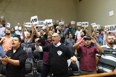 Votação do Projeto de Lei que regulamenta o transporte individual por aplicativos. Na foto, os motoristas nas galerias.