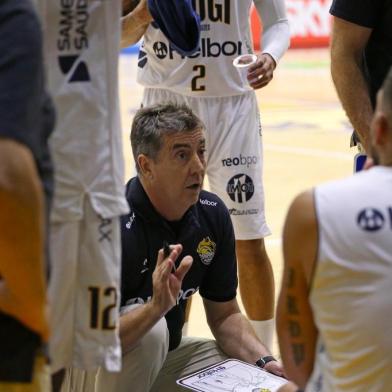  Mogi, do técnico Guerrinha, será o adversário do Caxias Basquete nas quartas de final do NBB 10.