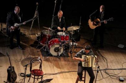 Diego Dias, tecladista da Vera Loca, apresenta o espetáculo The Beatles no Acordeon, hoje, às 22h, no Mississippi Delta Blues 